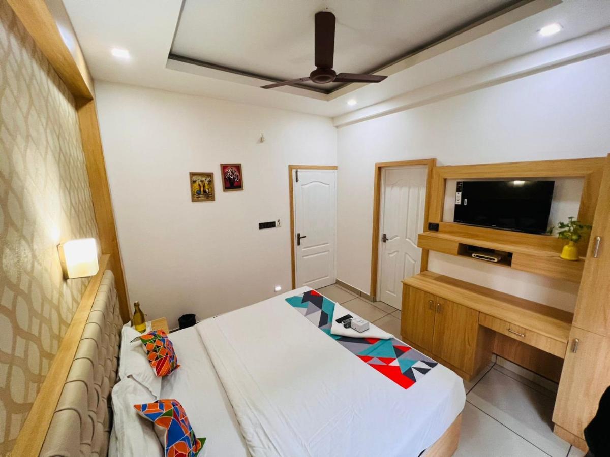 Hotel Reegate Inn Near South Railway Station Kochi Exteriör bild