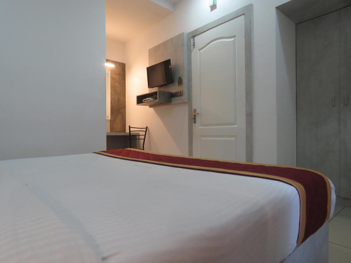 Hotel Reegate Inn Near South Railway Station Kochi Exteriör bild