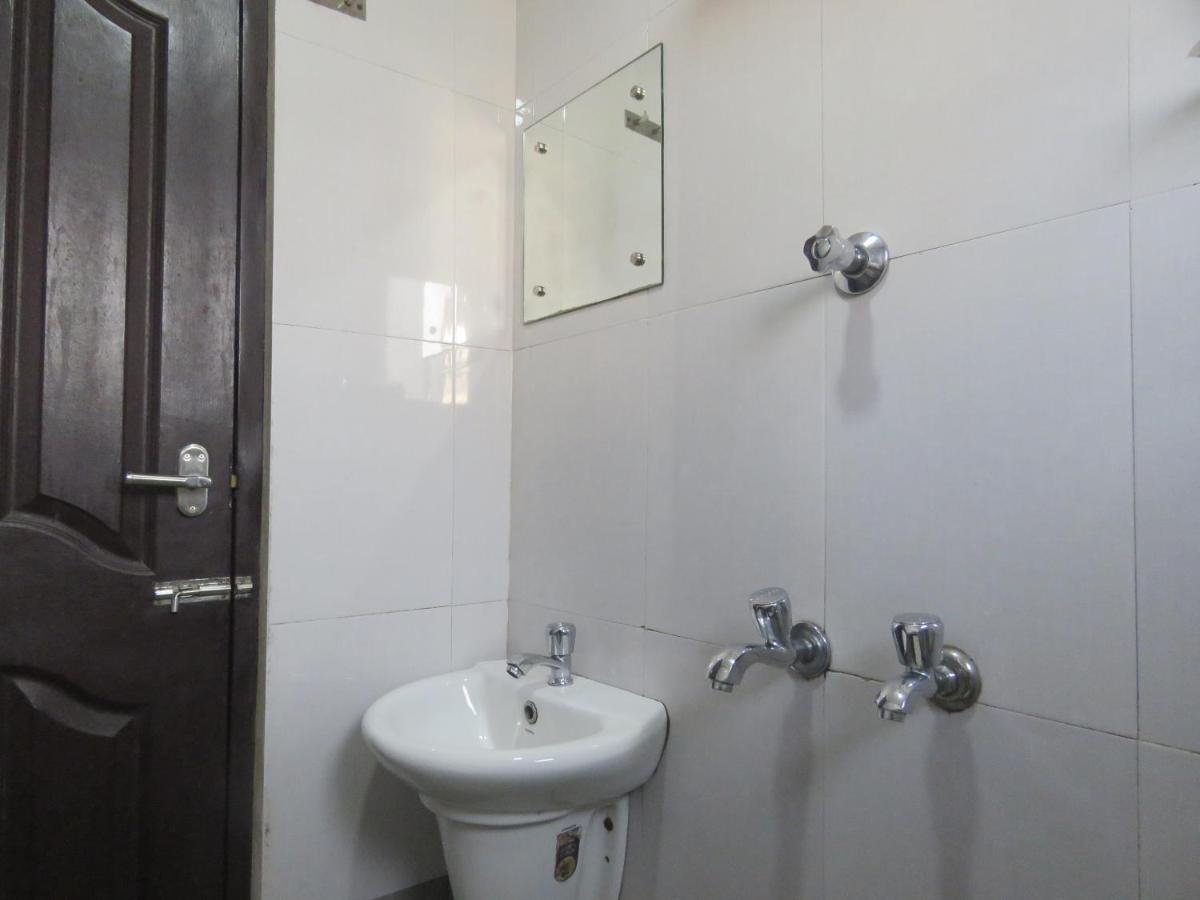 Hotel Reegate Inn Near South Railway Station Kochi Exteriör bild