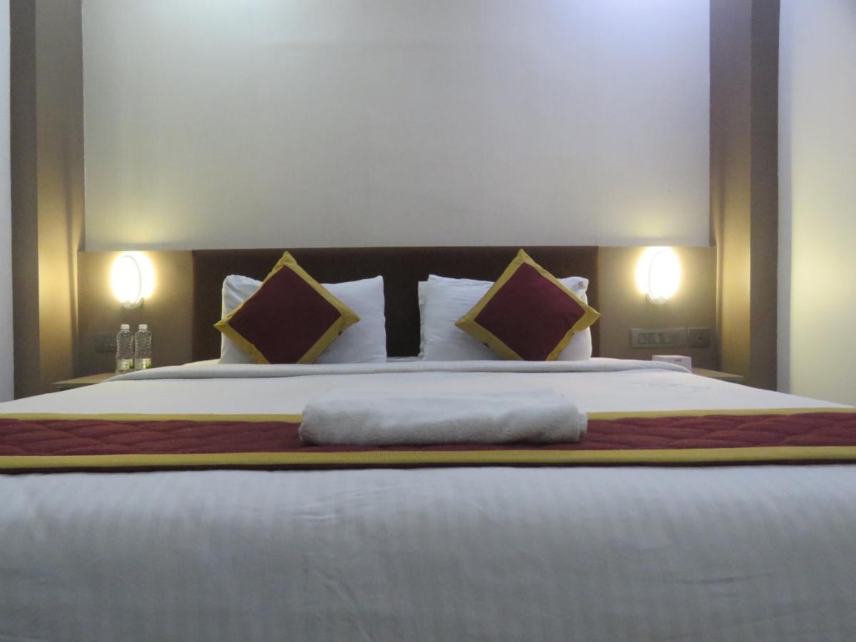 Hotel Reegate Inn Near South Railway Station Kochi Exteriör bild