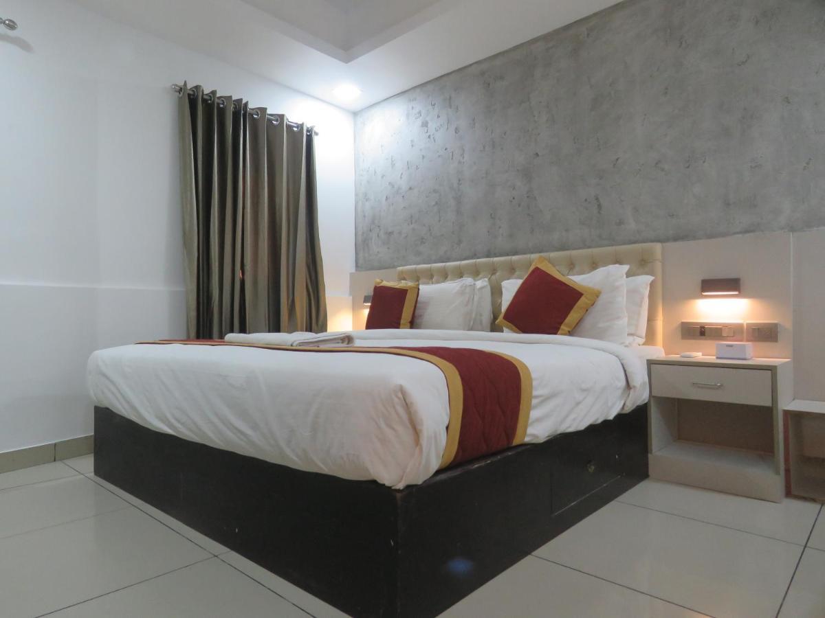 Hotel Reegate Inn Near South Railway Station Kochi Exteriör bild