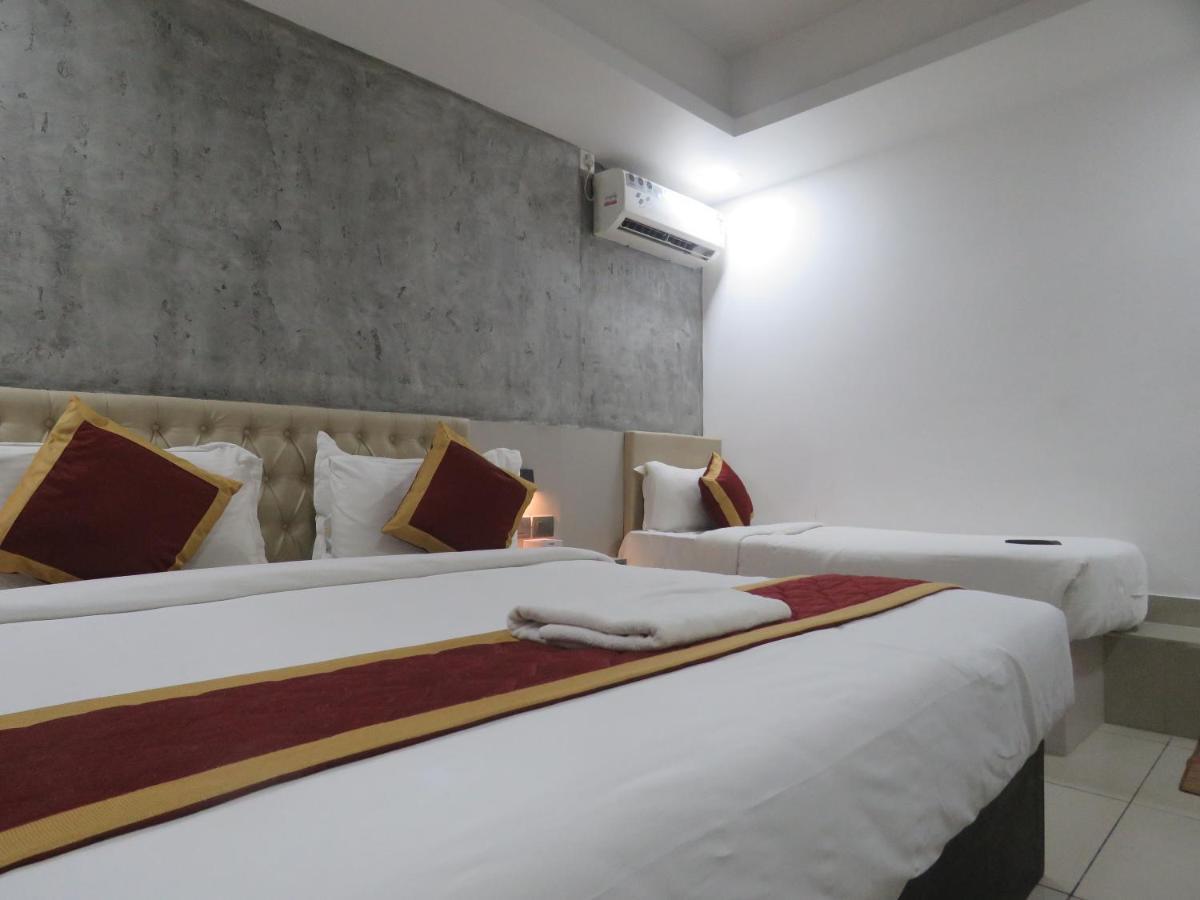 Hotel Reegate Inn Near South Railway Station Kochi Exteriör bild